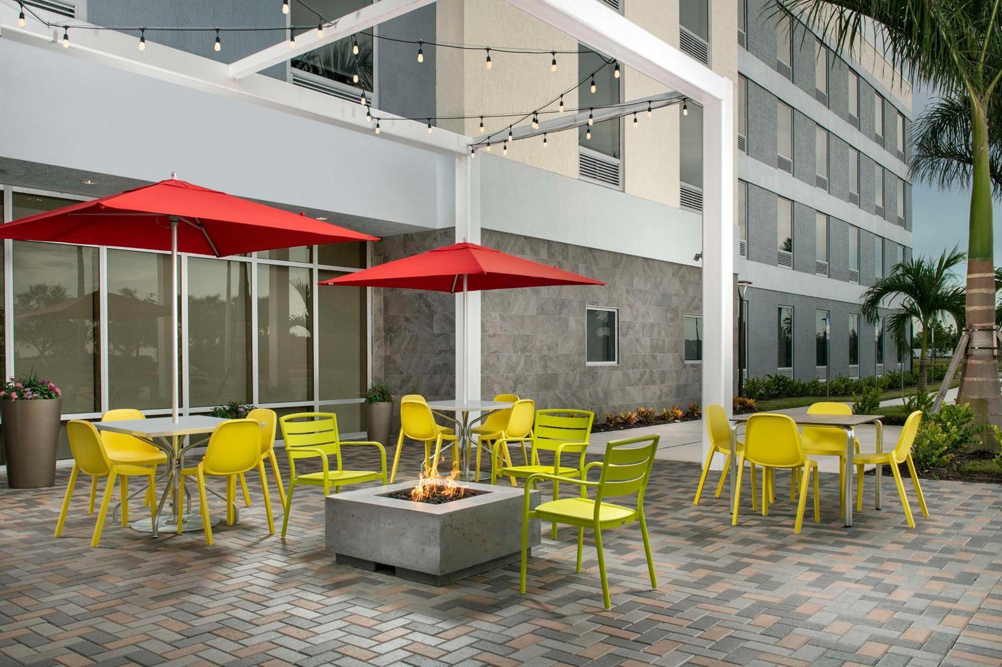 Home2 Suites By Hilton Fort Myers Airport Extérieur photo